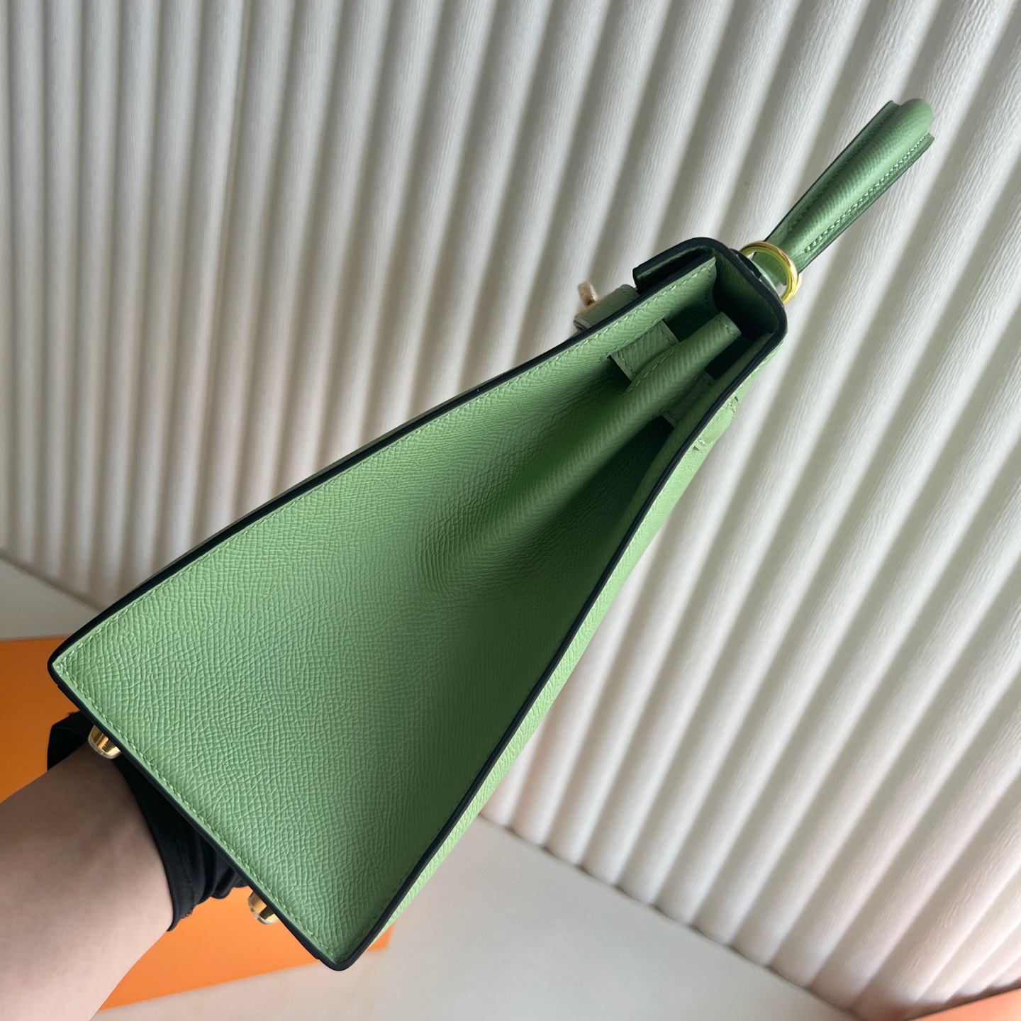 Kelly 28cm Epsom original imported German palm print Color: 3i avocado green, fully handmade wax stitching Original hardware hand-engraved Gold buckle customized✈️ - Image 3