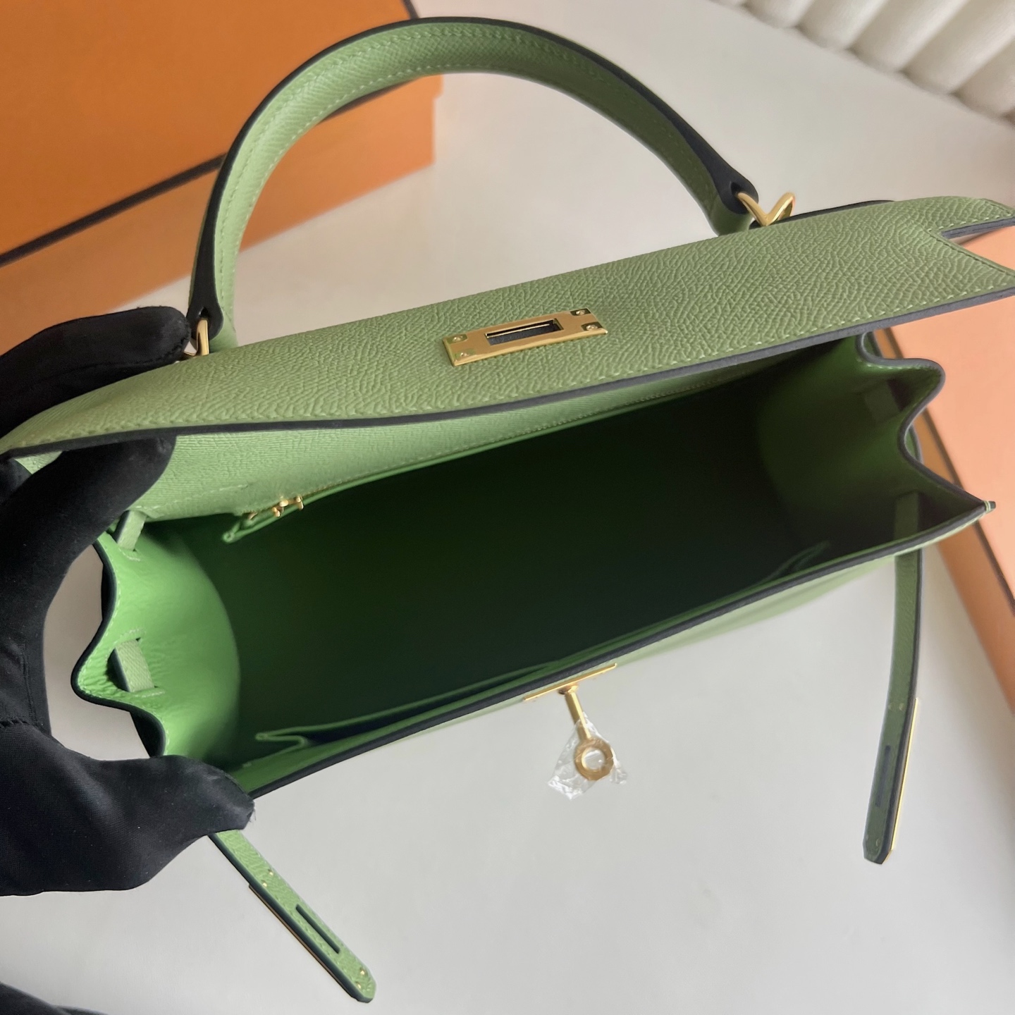 Kelly 28cm Epsom original imported German palm print Color: 3i avocado green, fully handmade wax stitching Original hardware hand-engraved Gold buckle customized✈️ - Image 6
