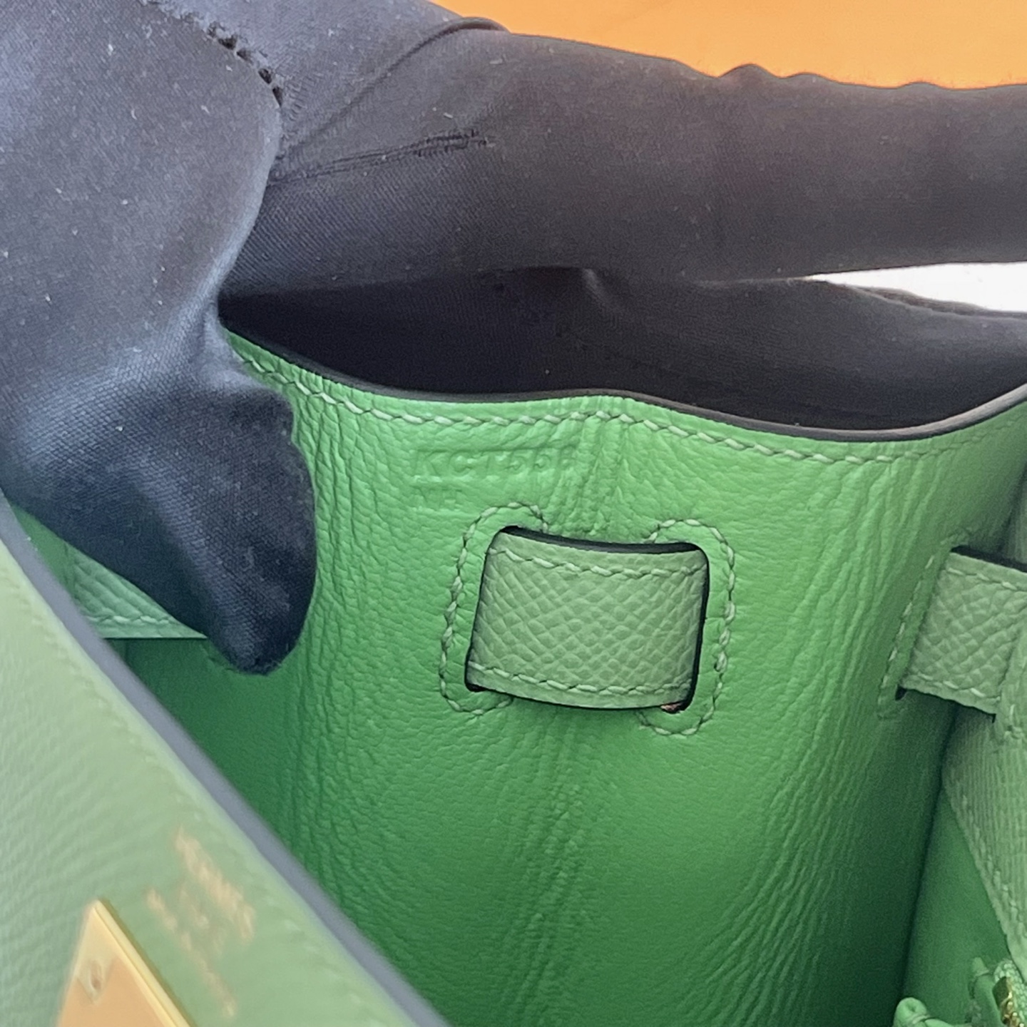 Kelly 28cm Epsom original imported German palm print Color: 3i avocado green, fully handmade wax stitching Original hardware hand-engraved Gold buckle customized✈️ - Image 7