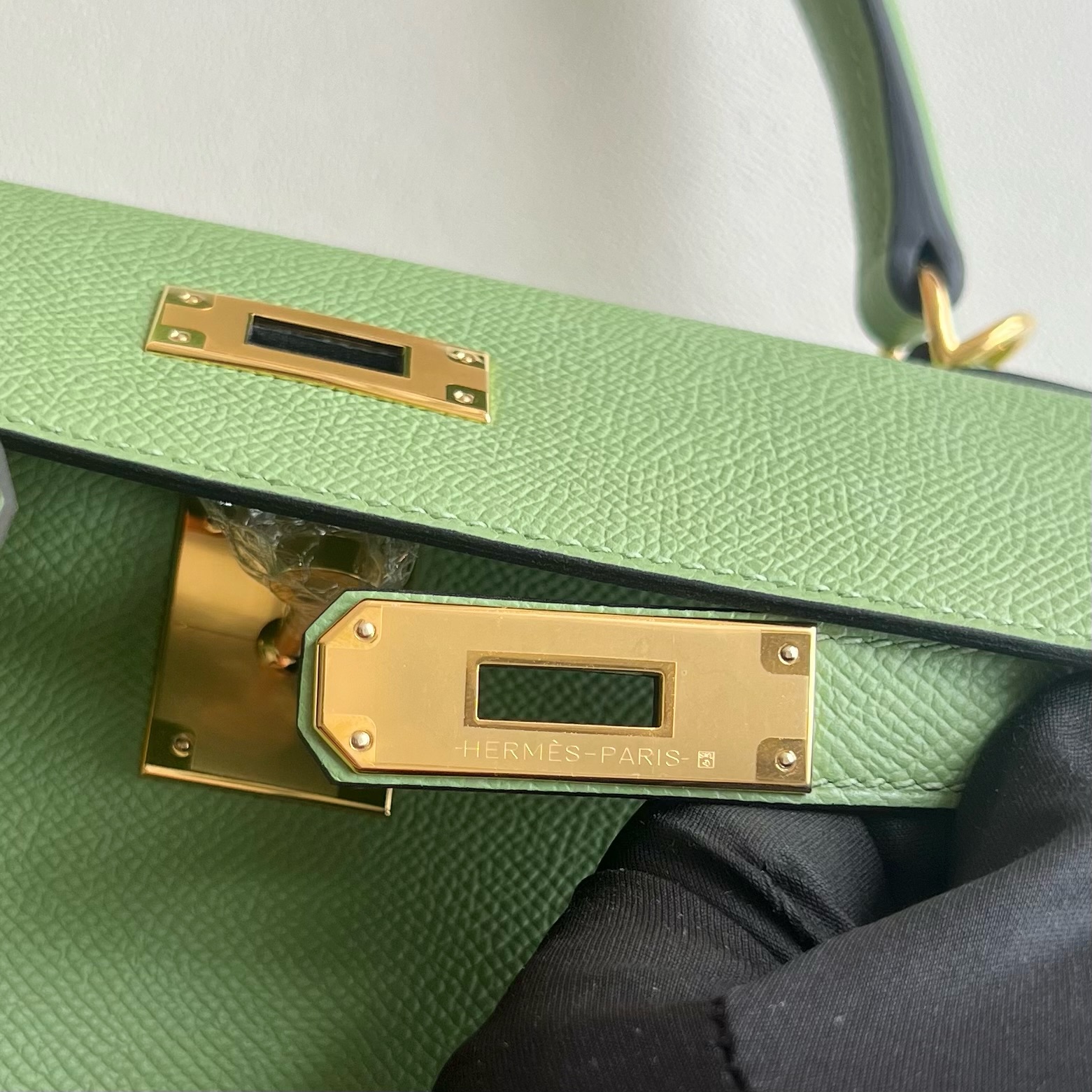 Kelly 28cm Epsom original imported German palm print Color: 3i avocado green, fully handmade wax stitching Original hardware hand-engraved Gold buckle customized✈️ - Image 8