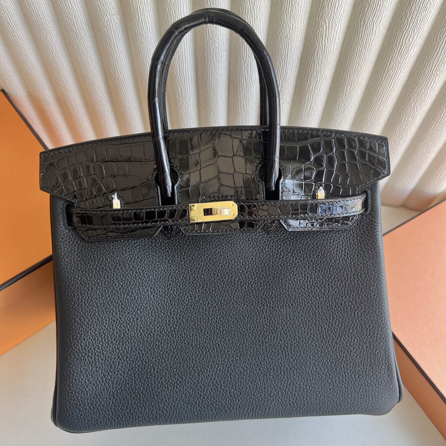 Spot Birkin 25cm Touch Togo/Glossy Nile Crocodile Color: 89 black Noir, fully handmade wax stitching Gold buckle Stock