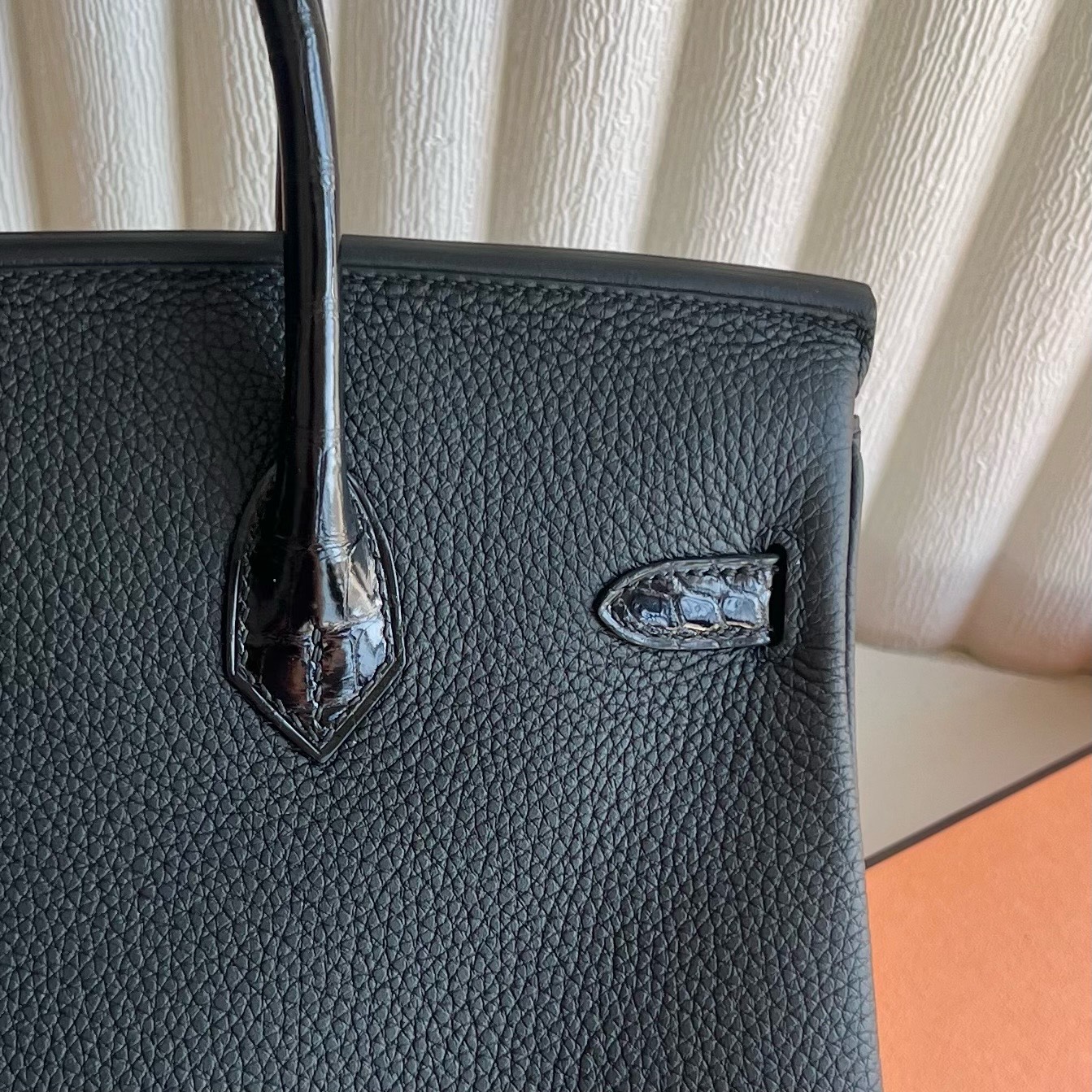 Spot Birkin 25cm Touch Togo/Glossy Nile Crocodile Color: 89 black Noir, fully handmade wax stitching Gold buckle Stock - Image 5
