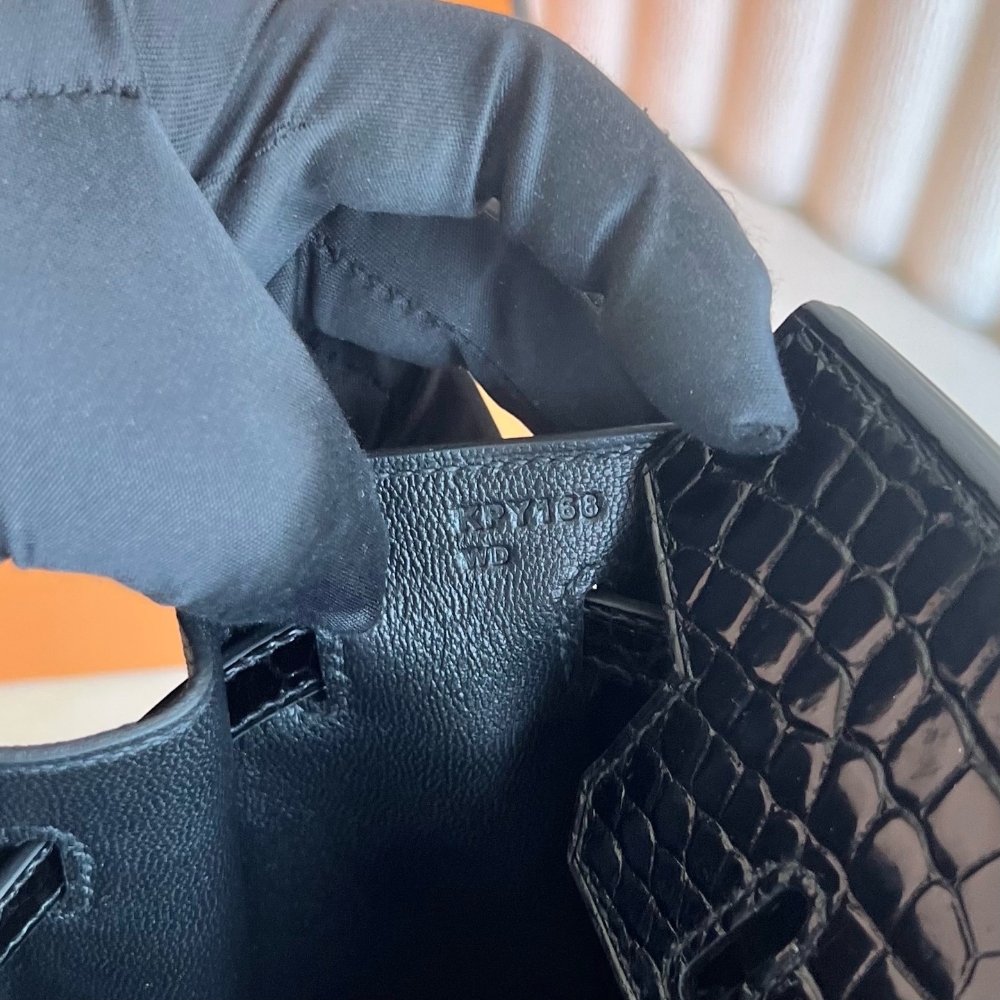 Spot Birkin 25cm Touch Togo/Glossy Nile Crocodile Color: 89 black Noir, fully handmade wax stitching Gold buckle Stock - Image 7