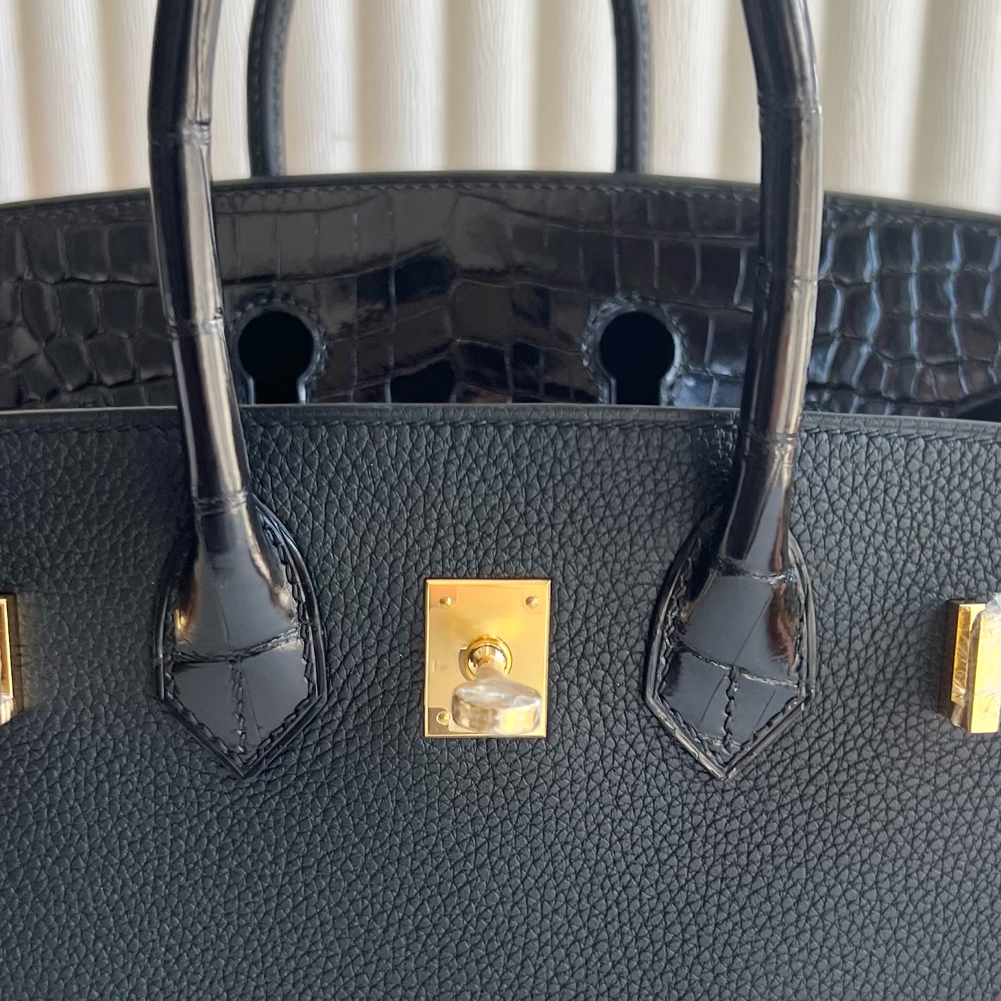 Spot Birkin 25cm Touch Togo/Glossy Nile Crocodile Color: 89 black Noir, fully handmade wax stitching Gold buckle Stock - Image 8