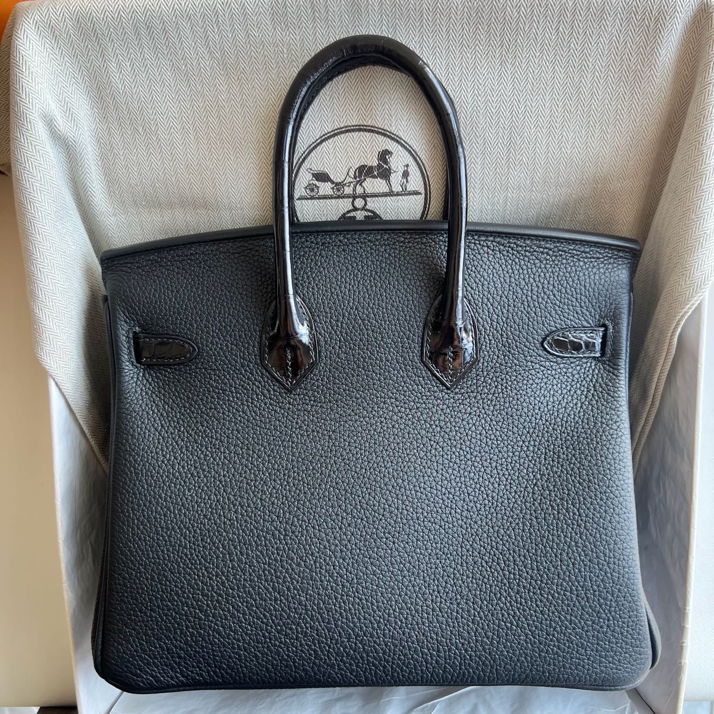 Spot Birkin 25cm Touch Togo/Glossy Nile Crocodile Color: 89 black Noir, fully handmade wax stitching Gold buckle Stock - Image 11
