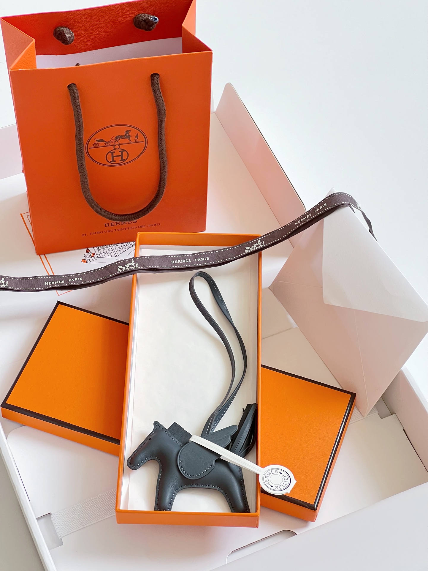 ❷【Single main picture: Solid color Pegasus sheepskin】 Model: XFM-20 Little Pegasus pendant Rodeo Pegase Small Pendant Milo lambskin pendant in the shape of a Pegasus Dimensions: approx - Image 15