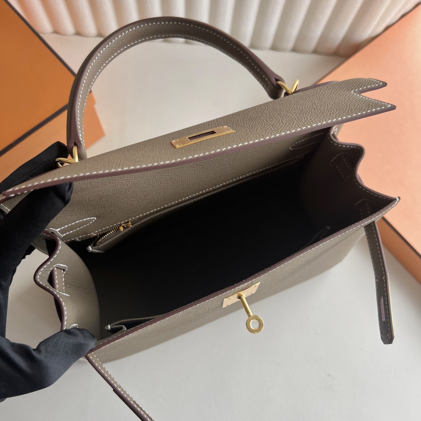 Kelly 28cm Epsom original imported German palm print Color: 18 Elephant Gray Etoupe Fully handmade wax stitching Original hardware hand-engraved gold buckle customized✈️ - Image 6
