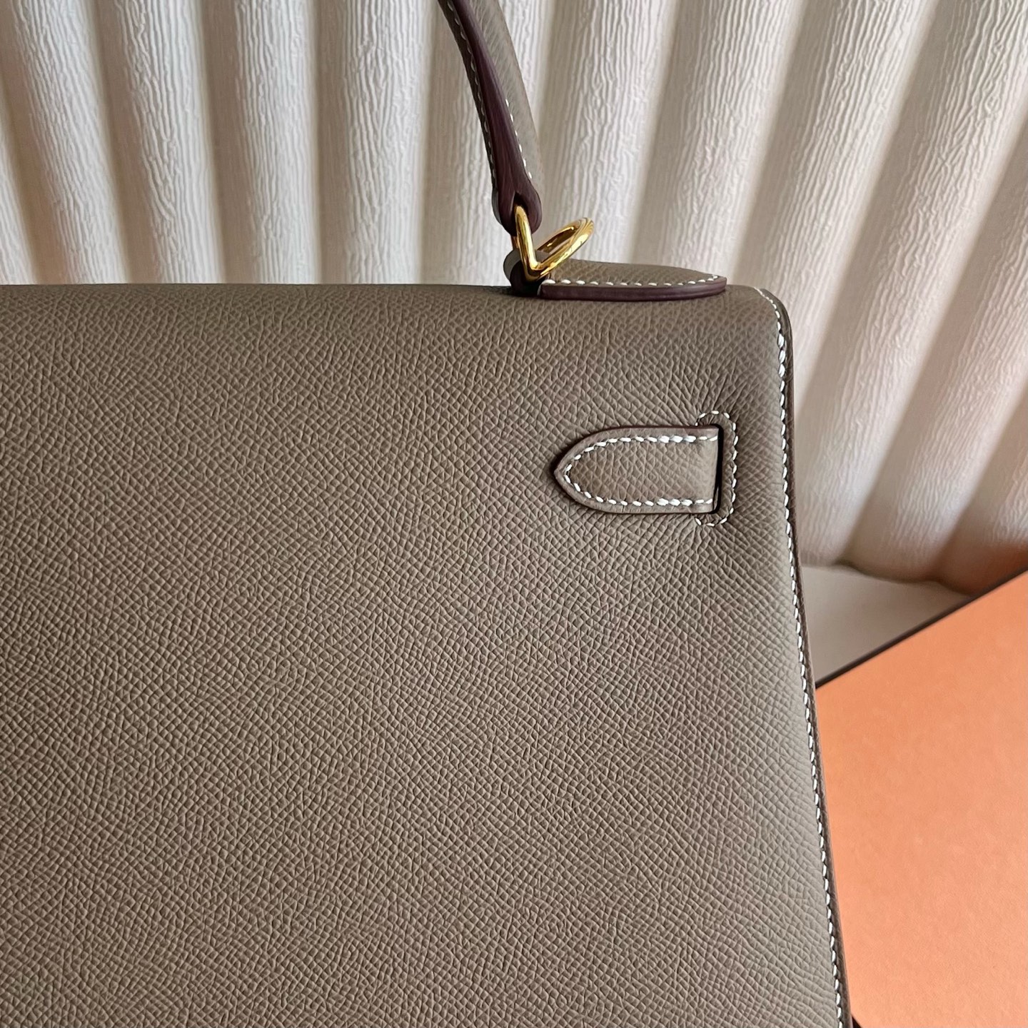 Kelly 28cm Epsom original imported German palm print Color: 18 Elephant Gray Etoupe Fully handmade wax stitching Original hardware hand-engraved gold buckle customized✈️ - Image 5
