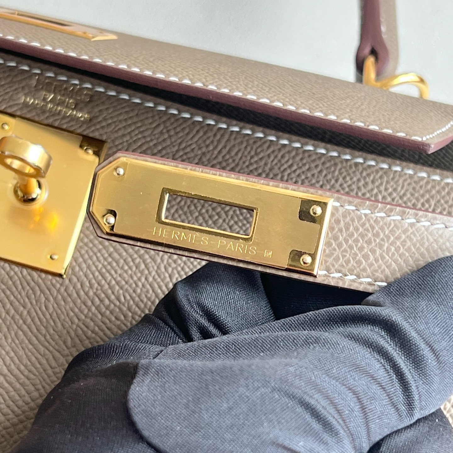 Kelly 28cm Epsom original imported German palm print Color: 18 Elephant Gray Etoupe Fully handmade wax stitching Original hardware hand-engraved gold buckle customized✈️ - Image 8