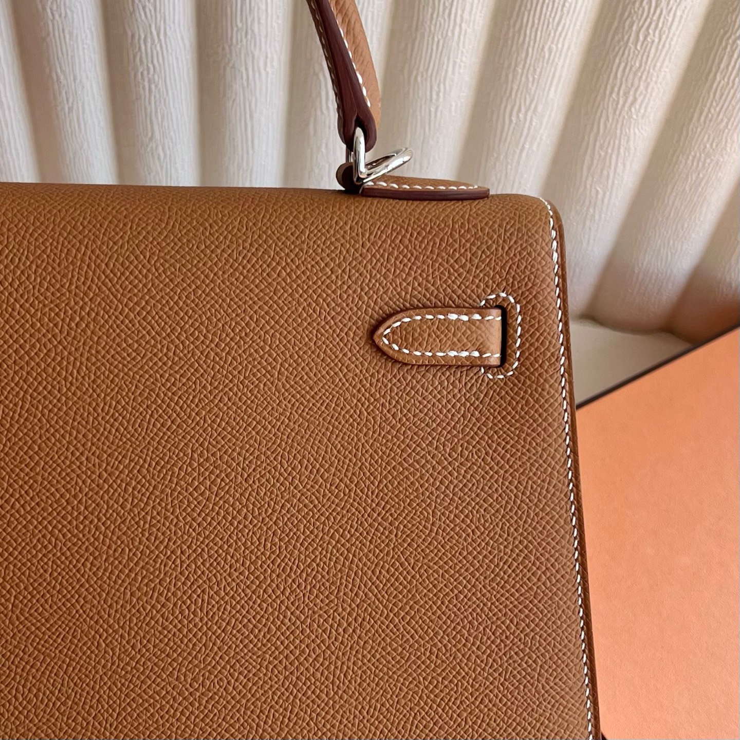 Kelly 25cm Epsom Color: Ck37 golden brown Gold Fully handmade wax thread sewing Original hardware hand-engraved silver buckle customized✈️ - Image 5