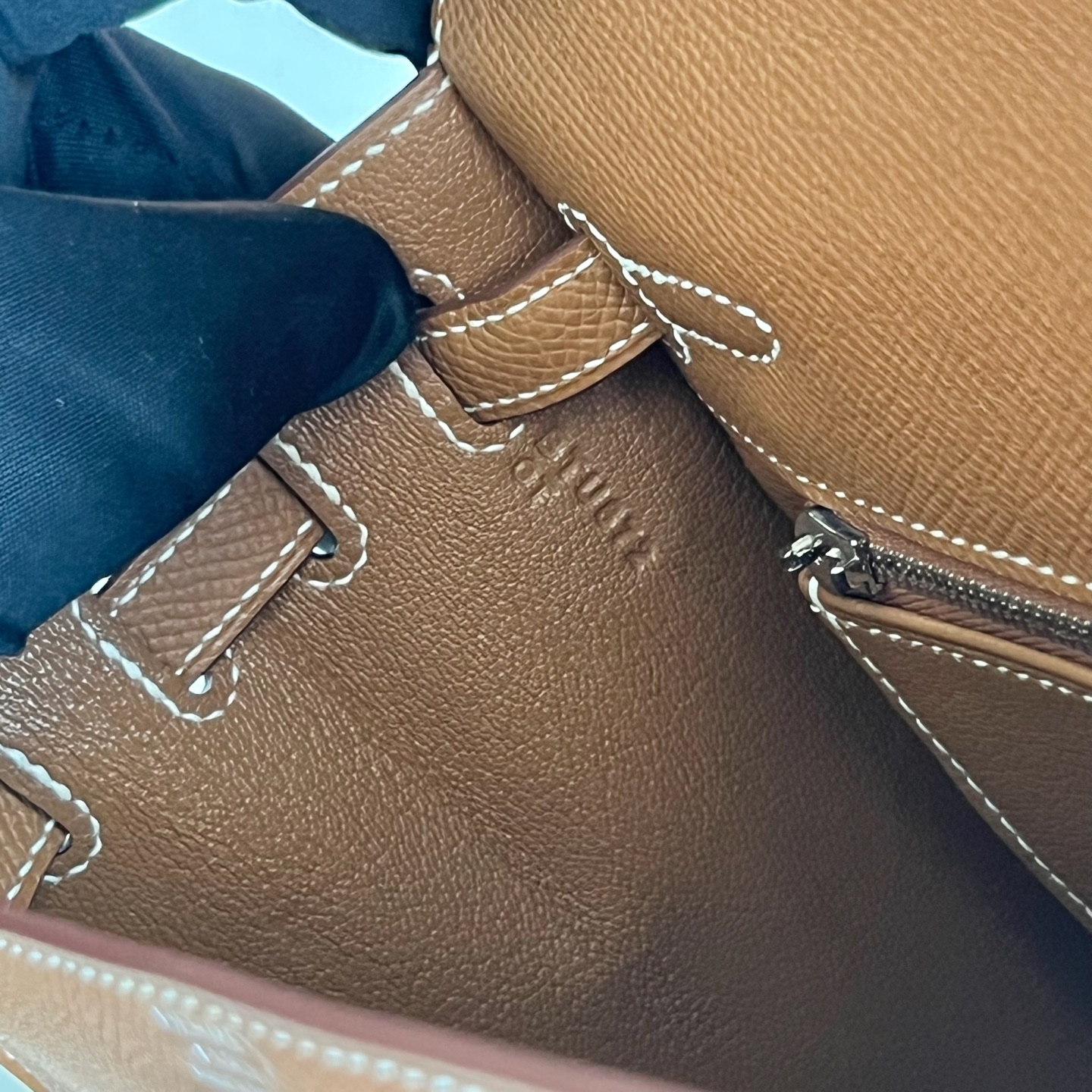 Kelly 25cm Epsom Color: Ck37 golden brown Gold Fully handmade wax thread sewing Original hardware hand-engraved silver buckle customized✈️ - Image 8