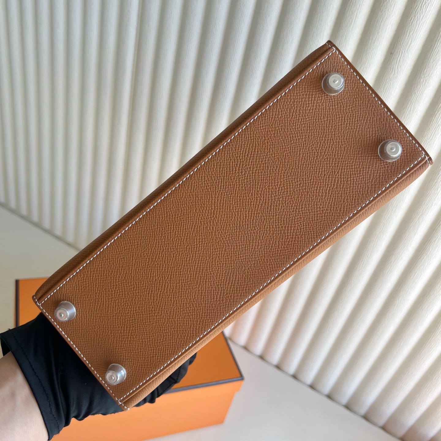 Kelly 25cm Epsom Color: Ck37 golden brown Gold Fully handmade wax thread sewing Original hardware hand-engraved silver buckle customized✈️ - Image 10
