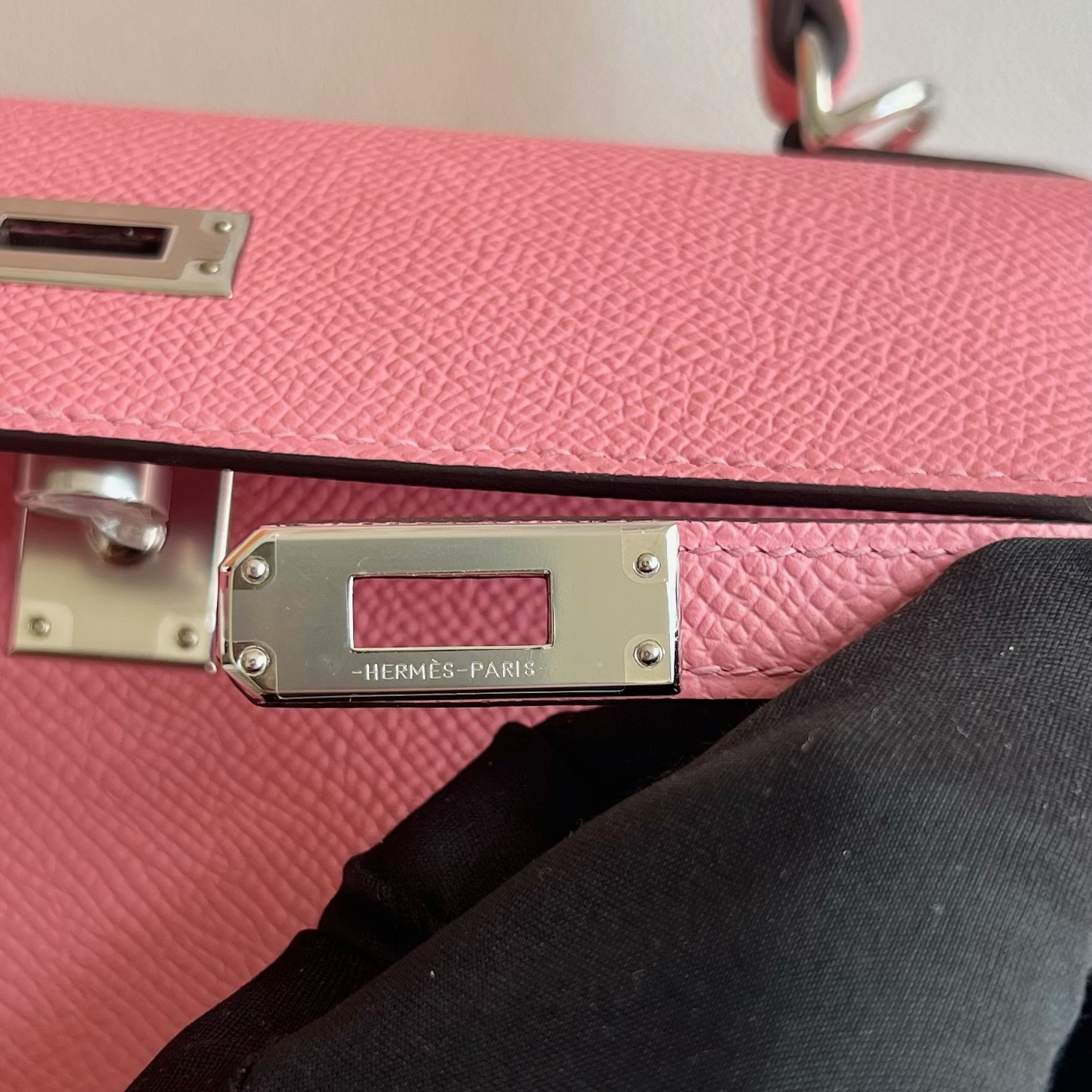 Kelly 25cm Epsom Color: 1Q Milkshake Powder Rose Confetti Fully handmade wax stitching Original hardware hand-engraved silver buckle customized✈️ - Image 5
