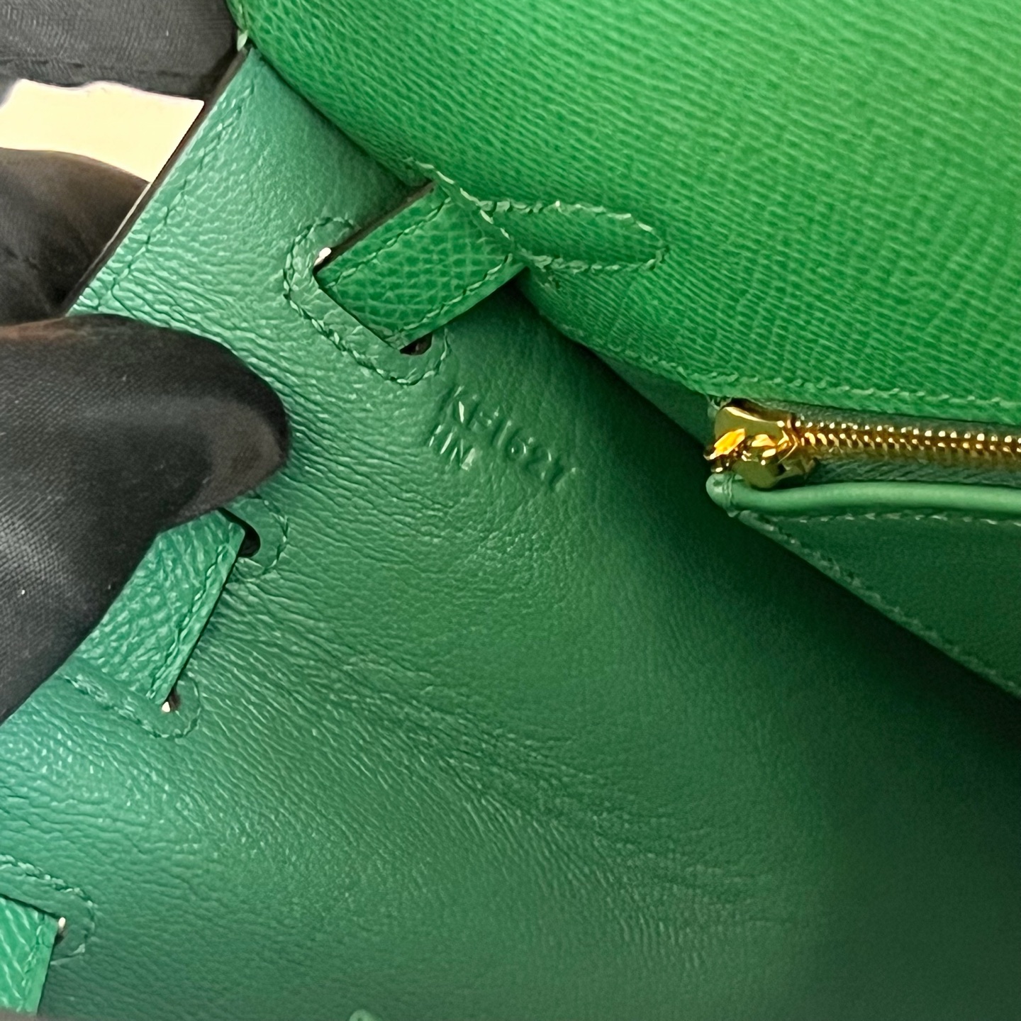 Kelly 25cm Epsom Color: U4 velvet green U4 Vert vertigo fully handmade wax thread sewing Original hardware hand-engraved gold buckle customized✈️ - Image 8