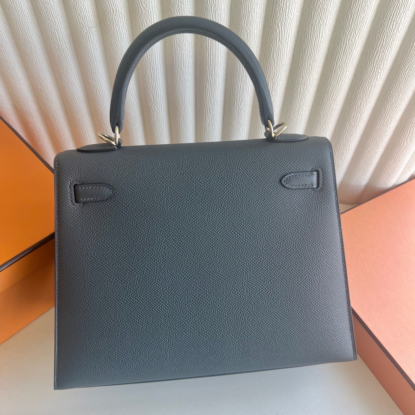 Kelly 25cm Epsom Color: H0 haze gray, light gold gold buckle, fully handmade wax stitching Permabrass Hardware Customized✈️ - Image 4