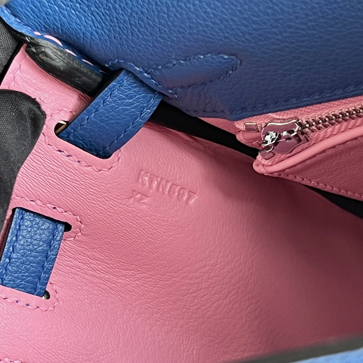 Kelly 25cm Evercolor Color: Ck71 French blue with 5P cherry blossom pink inside, silver buckle, fully handmade wax stitching, customized✈️ - Image 6