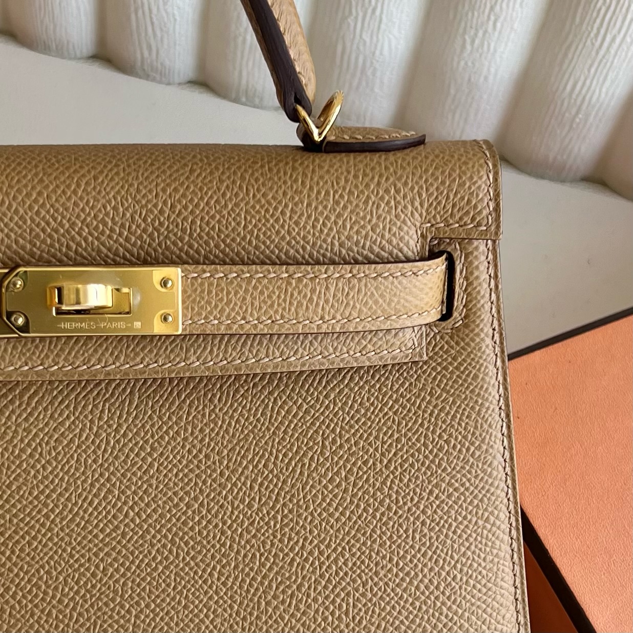 Spot Kelly Mini 19cm Epsom Color: 4B biscuit color with 3Q new pink inside, fully handmade wax stitching Gold buckle Stock - Image 2