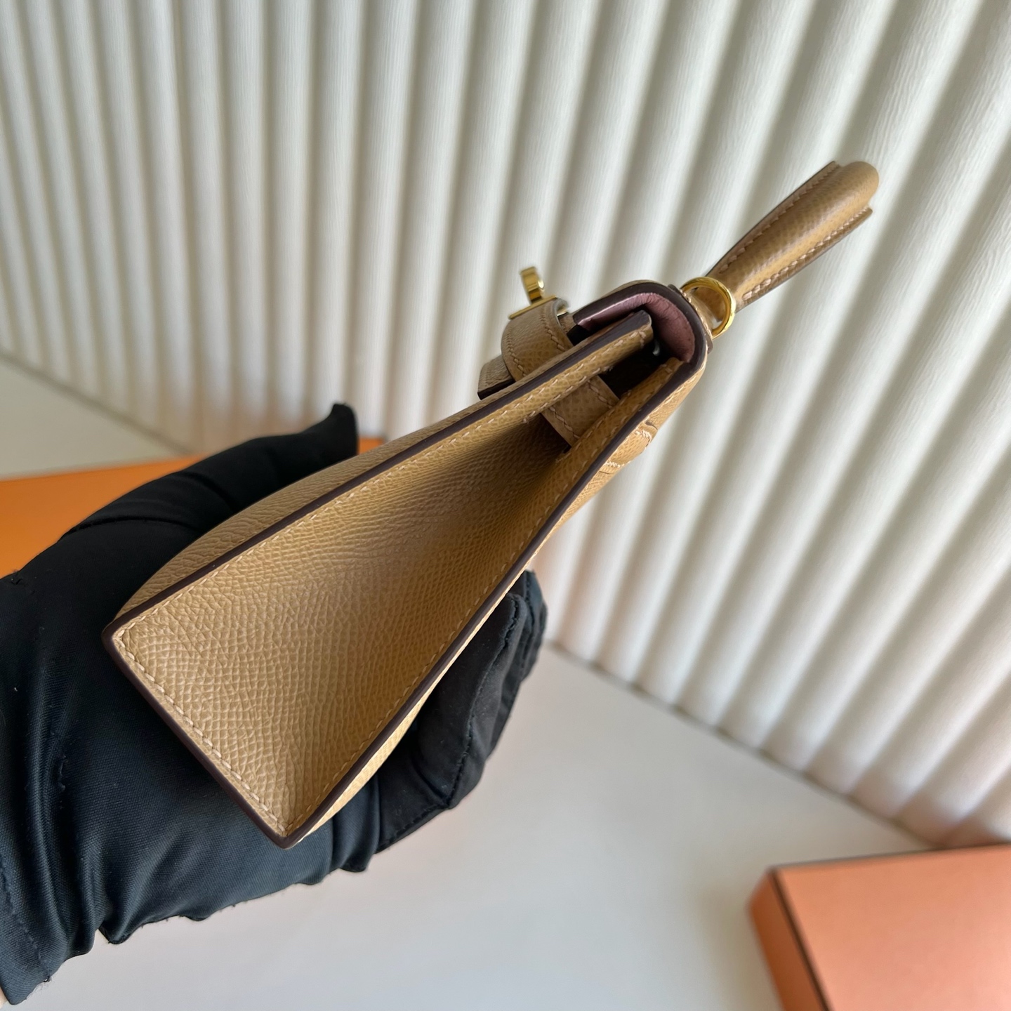 Spot Kelly Mini 19cm Epsom Color: 4B biscuit color with 3Q new pink inside, fully handmade wax stitching Gold buckle Stock - Image 3