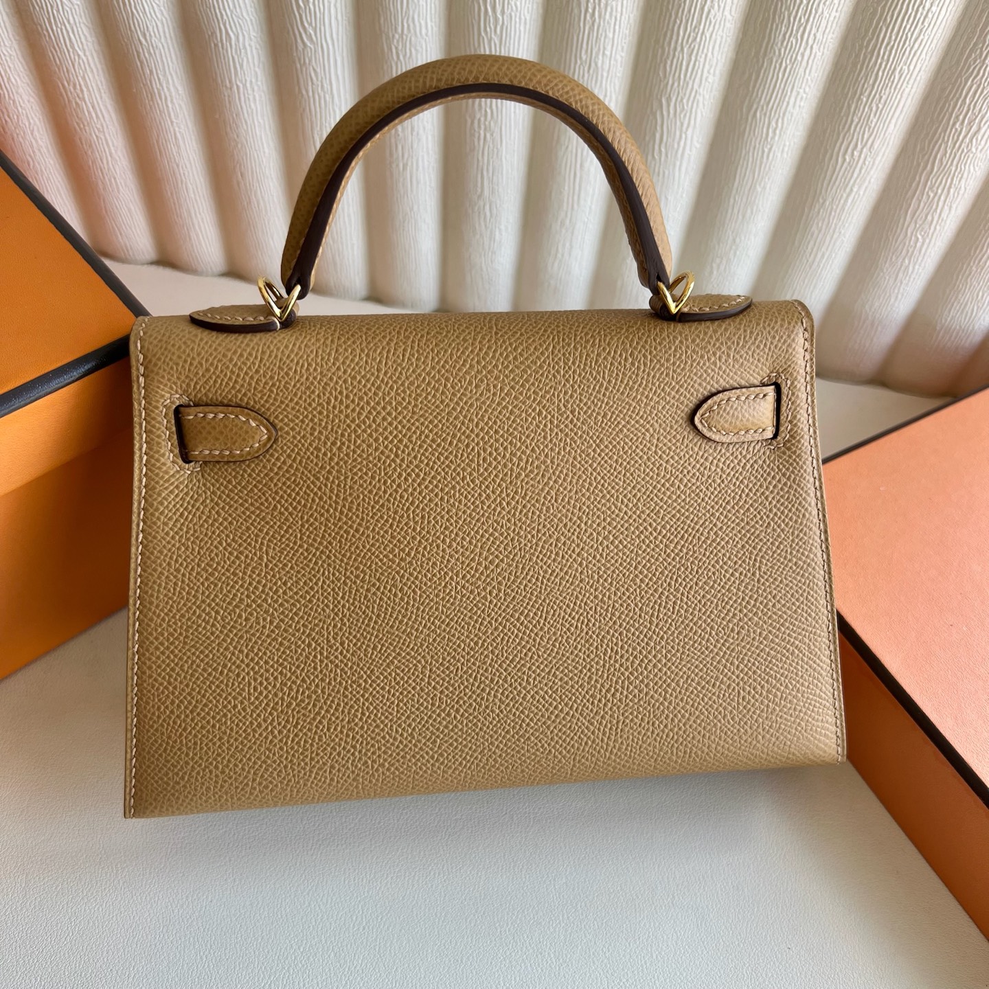 Spot Kelly Mini 19cm Epsom Color: 4B biscuit color with 3Q new pink inside, fully handmade wax stitching Gold buckle Stock - Image 4