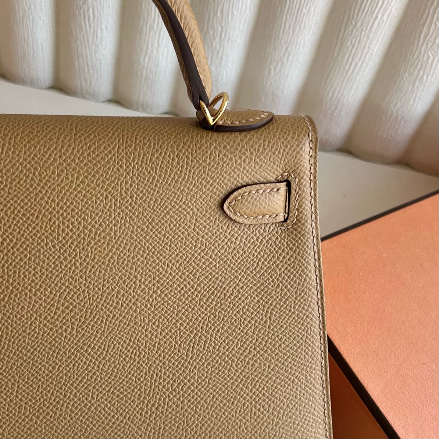 Spot Kelly Mini 19cm Epsom Color: 4B biscuit color with 3Q new pink inside, fully handmade wax stitching Gold buckle Stock - Image 5