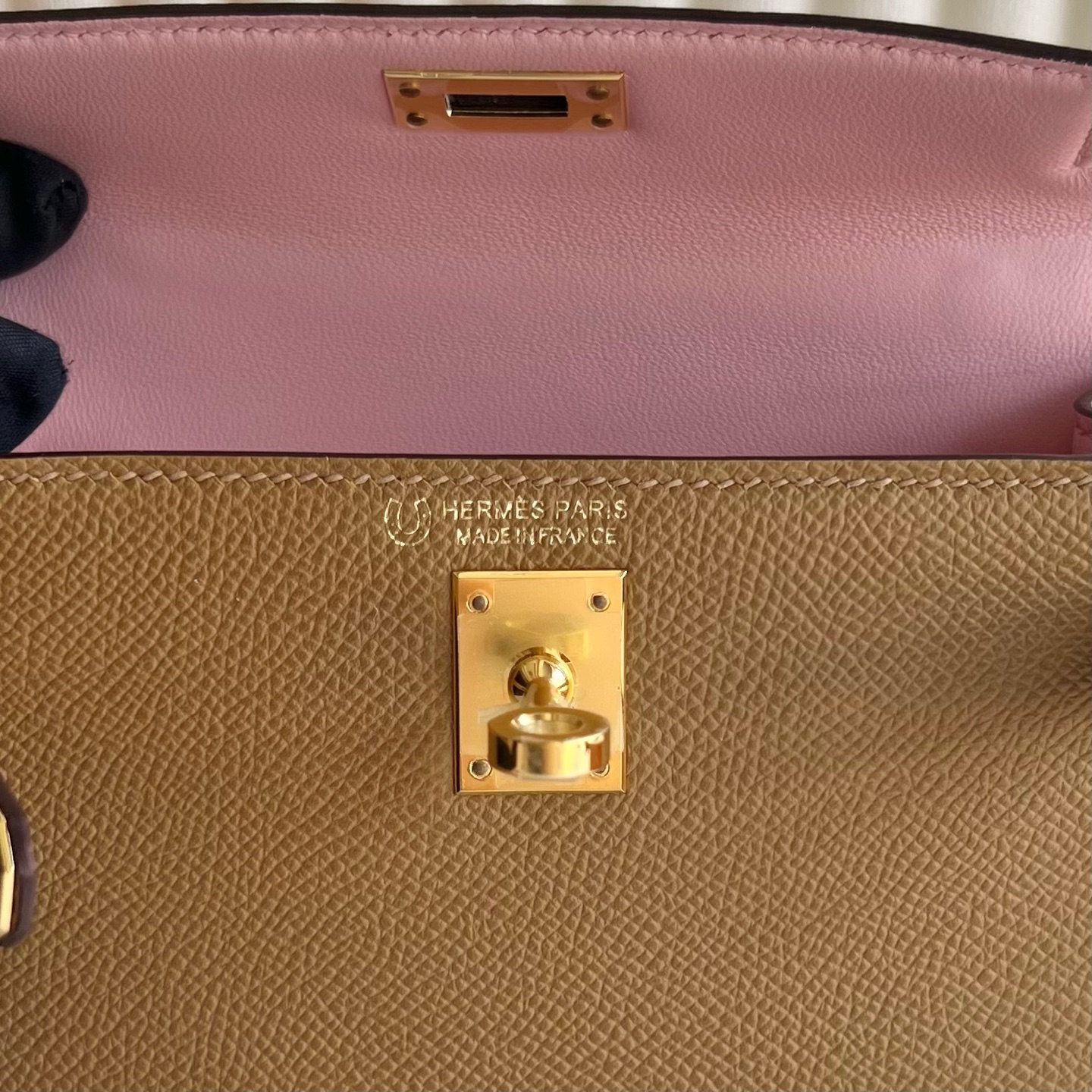 Spot Kelly Mini 19cm Epsom Color: 4B biscuit color with 3Q new pink inside, fully handmade wax stitching Gold buckle Stock - Image 7