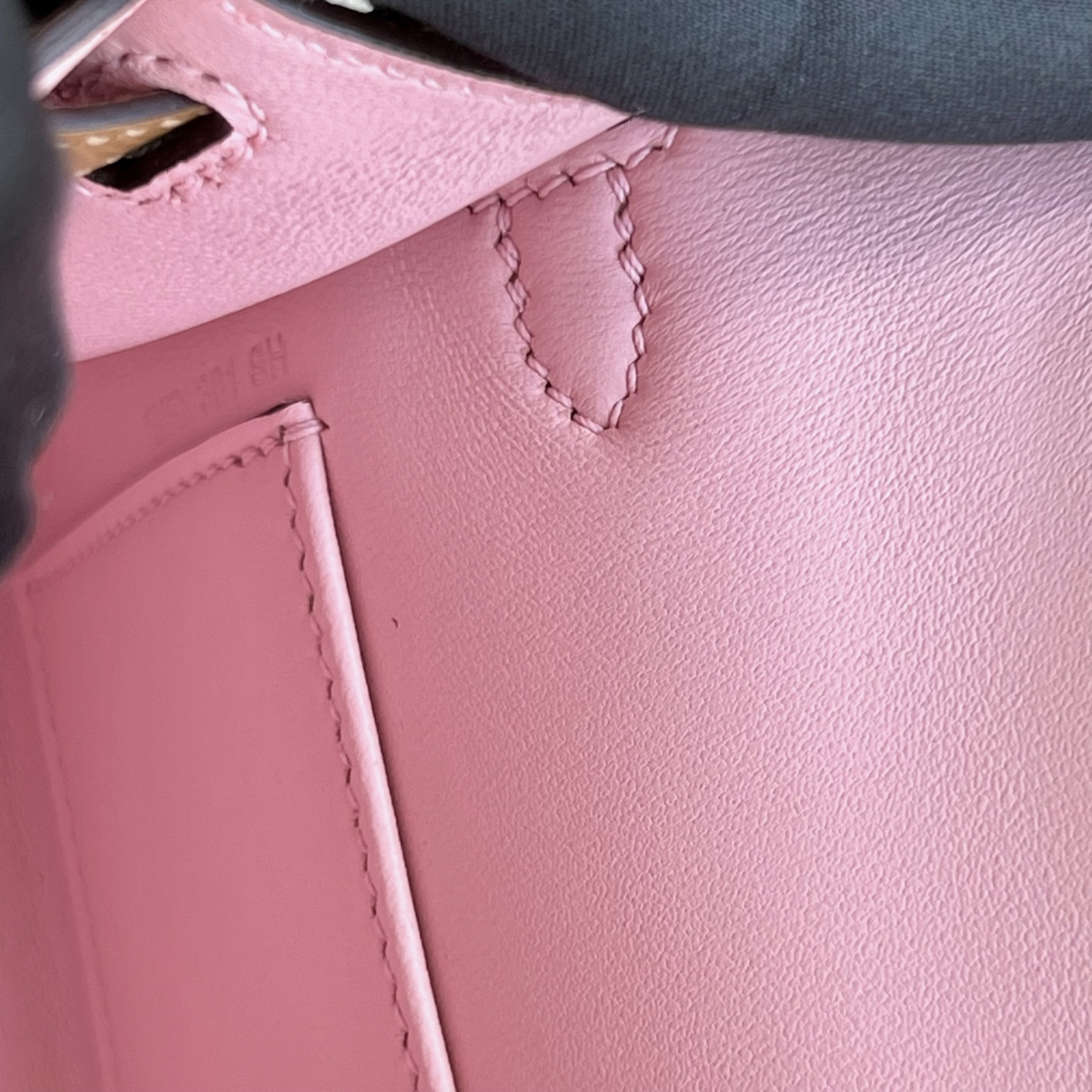 Spot Kelly Mini 19cm Epsom Color: 4B biscuit color with 3Q new pink inside, fully handmade wax stitching Gold buckle Stock - Image 8