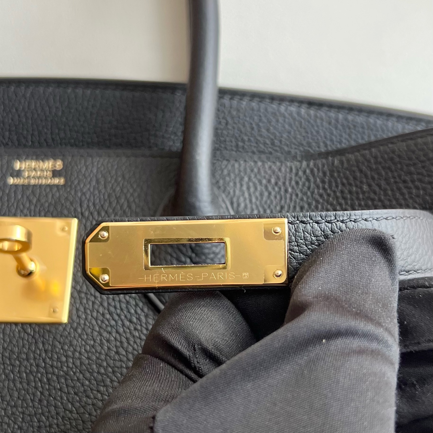 Birkin 30cm Togo Color: 89 black Noir, fully handmade wax stitching Original hardware hand-engraved Gold buckle customized✈️ - Image 8