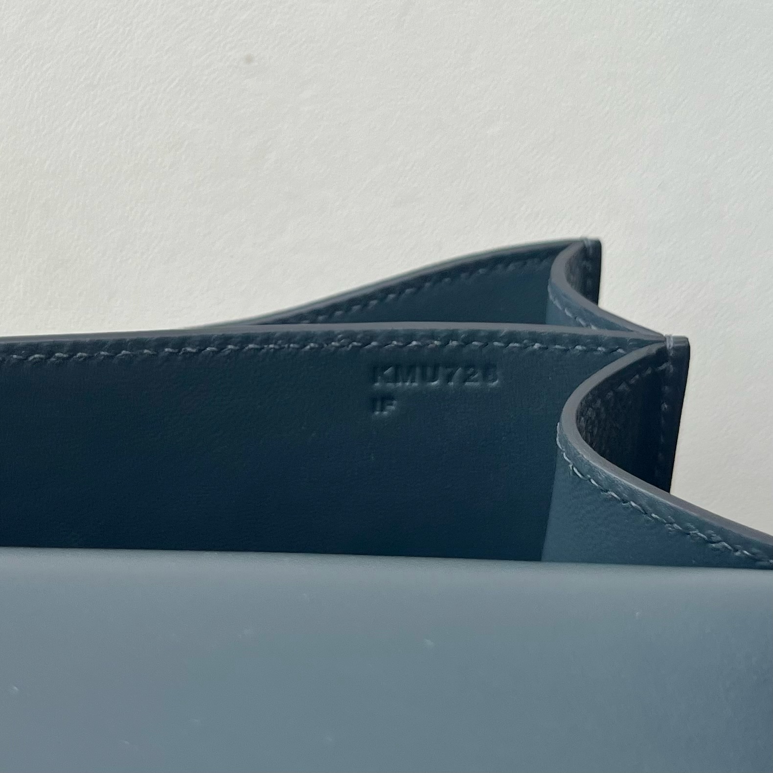 Constance 18cm Evercolor Color: 3Y navy blue, all handmade wax stitching Customized✈️ - Image 7