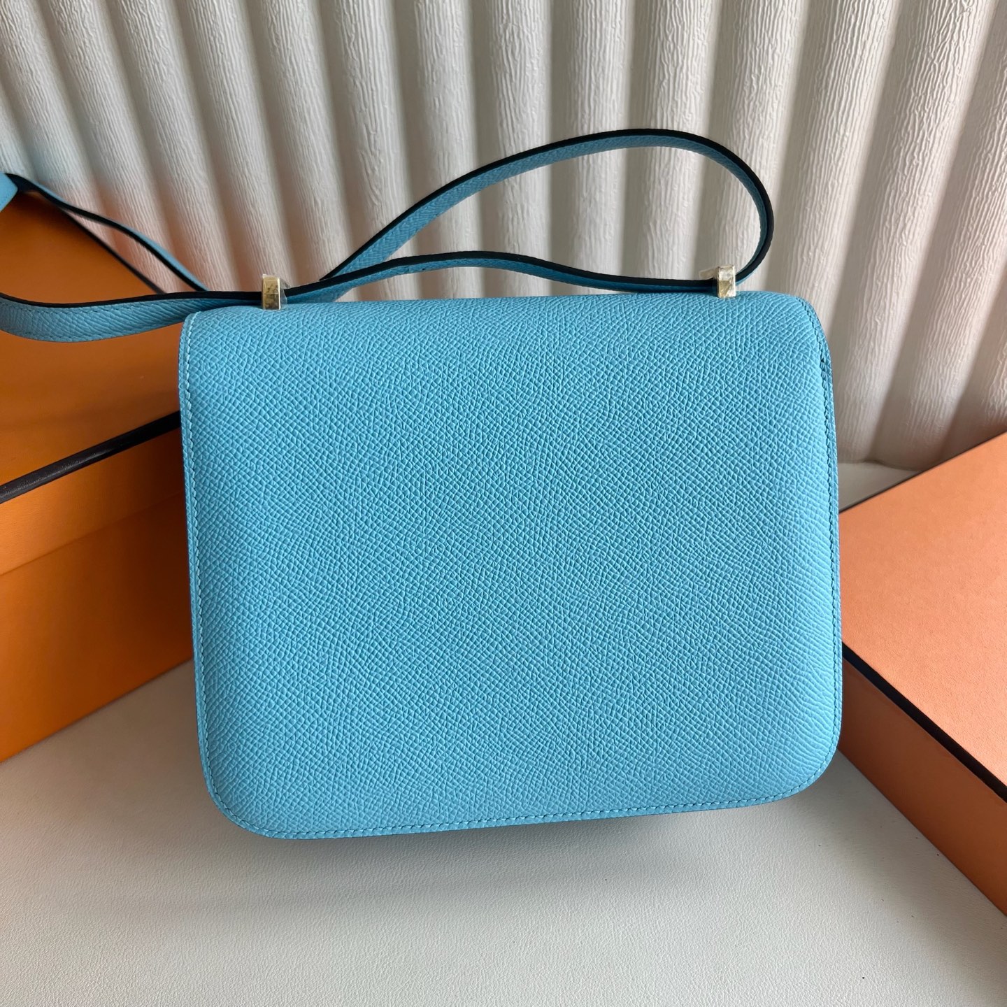 Constance 18cm Epsom Color: 7N candy blue, fully handmade wax stitching Gold buckle customized✈️ - Image 4
