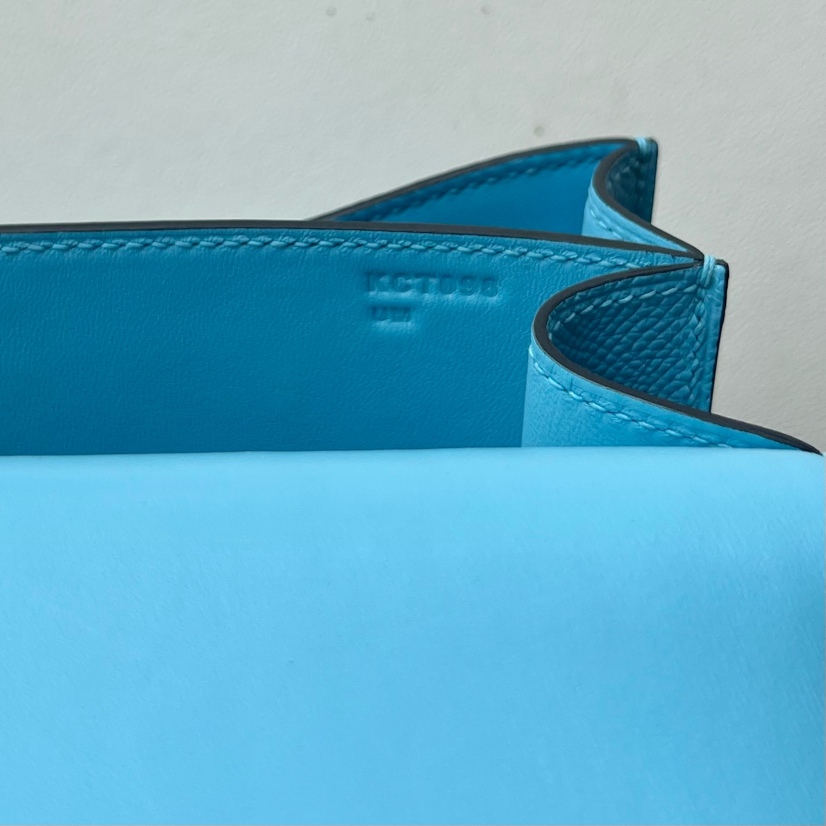 Constance 18cm Epsom Color: 7N candy blue, fully handmade wax stitching Gold buckle customized✈️ - Image 7