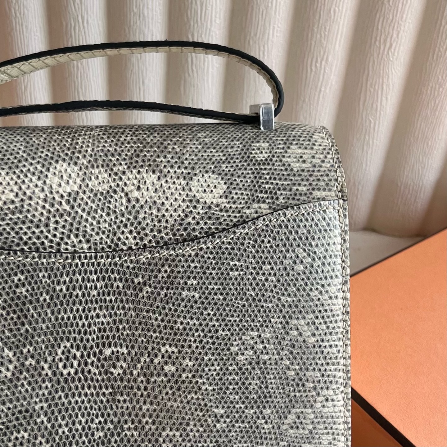 Constance 18cm Lizard original imported lizard skin Color: 1B natural ombre handmade wax thread sewing Silver buckle customized✈️ - Image 5