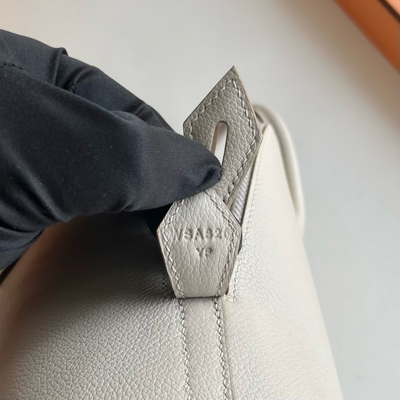 Bolide 25cm Evercolor original imported German palm print Color: 8L glacier white Beton, fully handmade wax stitching Gold buckle customized✈️ - Image 9