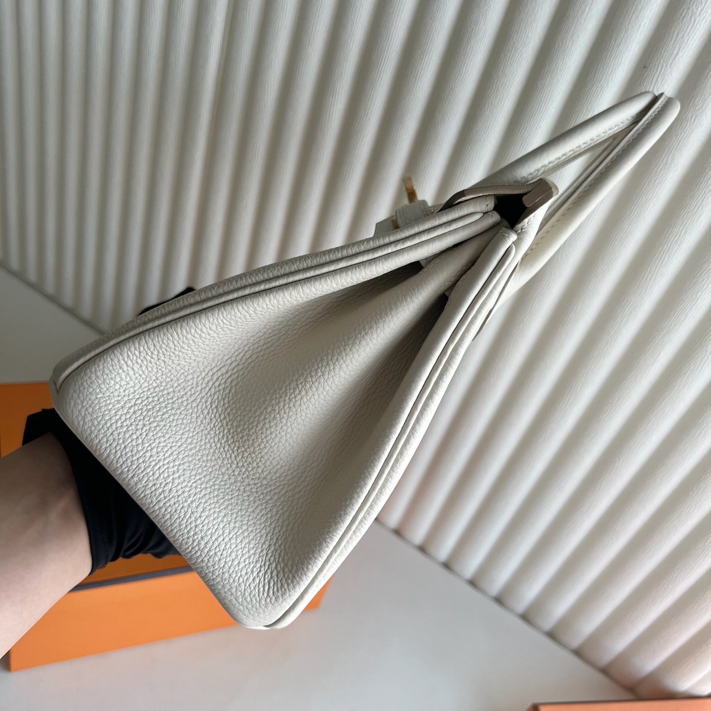 Birkin 25cm Togo original calfskin imported from Germany Color: Ck10 milkshake white Craie fully handmade wax stitching Original hardware hand-engraved Gold buckle customized✈️ - Image 3