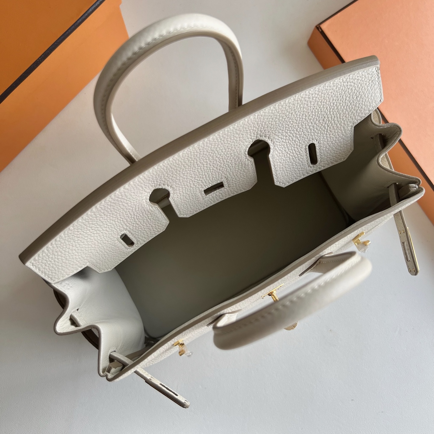 Birkin 25cm Togo original calfskin imported from Germany Color: Ck10 milkshake white Craie fully handmade wax stitching Original hardware hand-engraved Gold buckle customized✈️ - Image 6