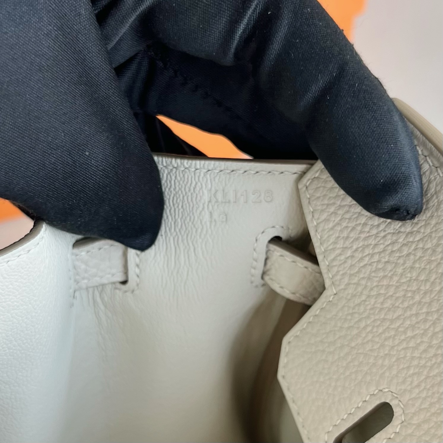 Birkin 25cm Togo original calfskin imported from Germany Color: Ck10 milkshake white Craie fully handmade wax stitching Original hardware hand-engraved Gold buckle customized✈️ - Image 8