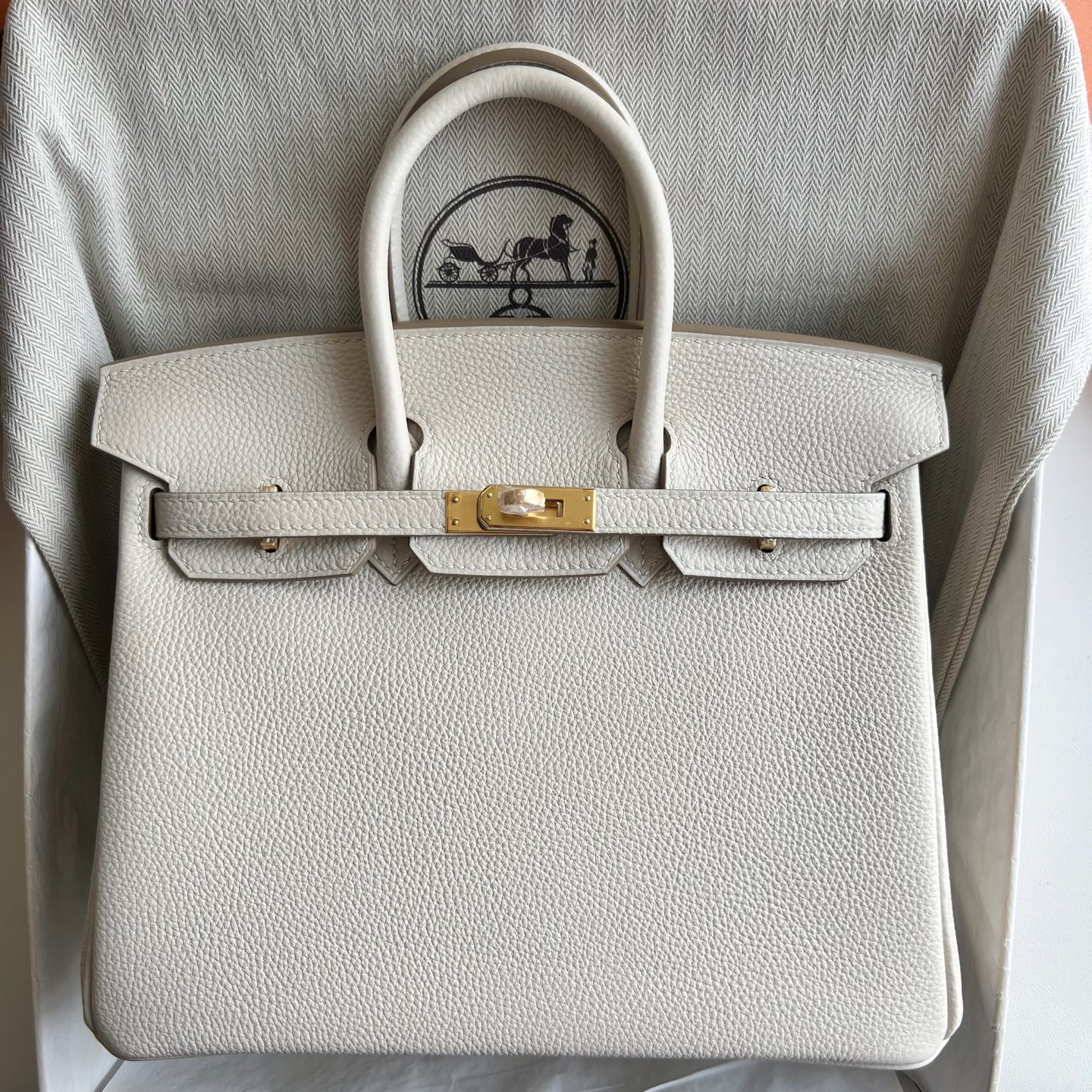 Birkin 25cm Togo original calfskin imported from Germany Color: Ck10 milkshake white Craie fully handmade wax stitching Original hardware hand-engraved Gold buckle customized✈️ - Image 11