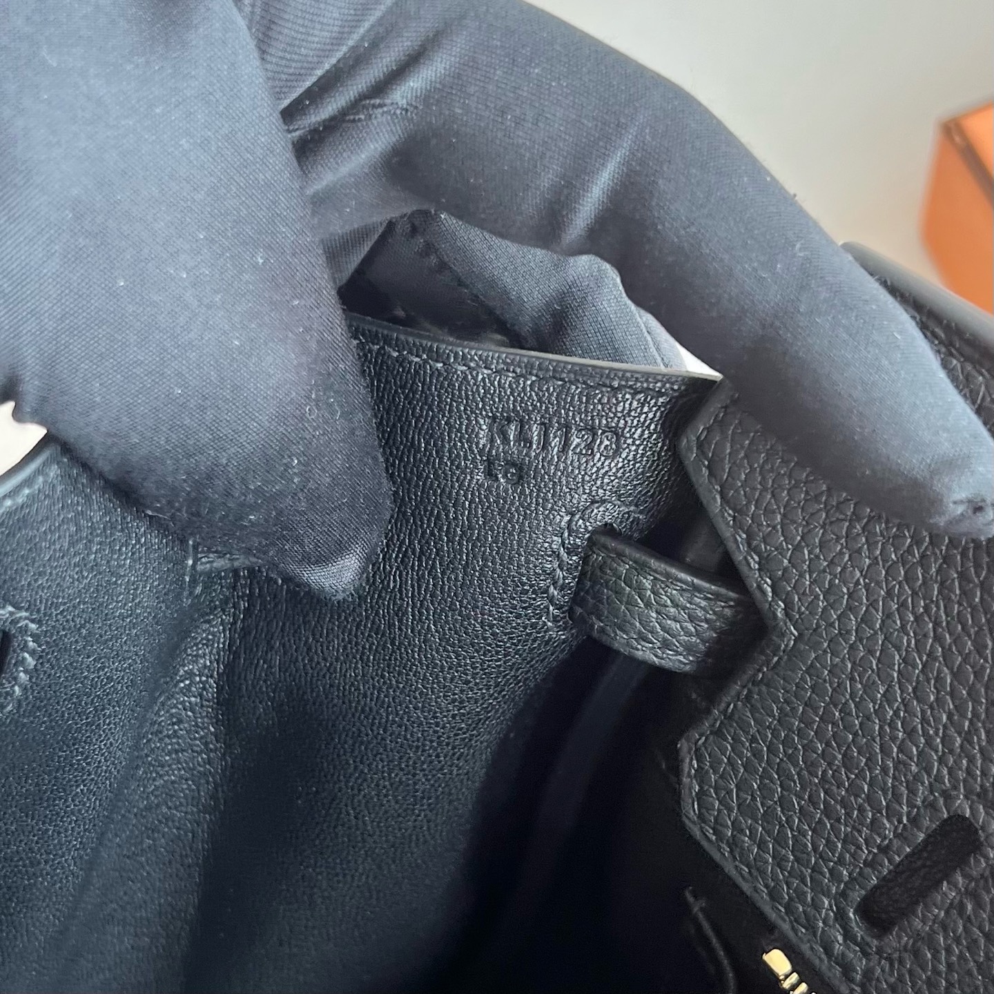 Birkin 25cm Togo original calfskin imported from Germany Color: 89 black Noir, fully handmade wax stitching Original hardware hand-engraved gold buckle customized✈️ - Image 9
