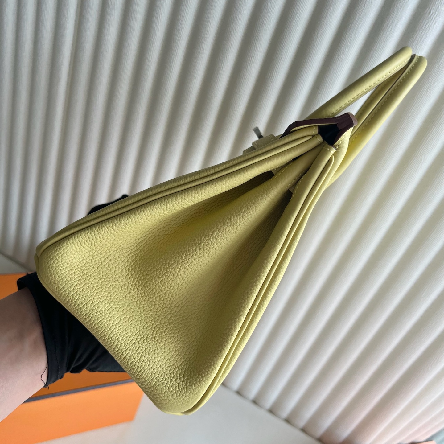 Birkin 25cm Togo original calfskin imported from Germany Color: 1Z chick yellow Jaune Poussin Fully handmade wax thread sewing Original hardware hand-engraved Silver buckle customized✈️ - Image 3
