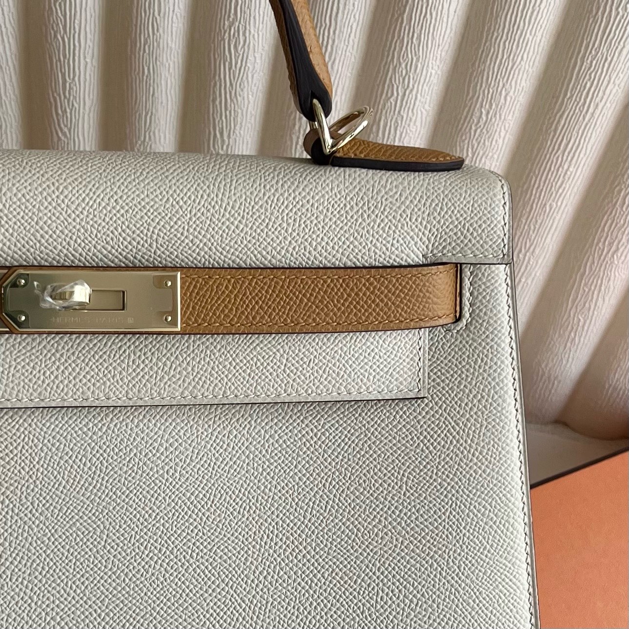 Kelly 28cm Epsom 10 milkshake white/2S sesame color Permabrass Fully handmade wax stitching, light gold buckle, customized✈️ - Image 2