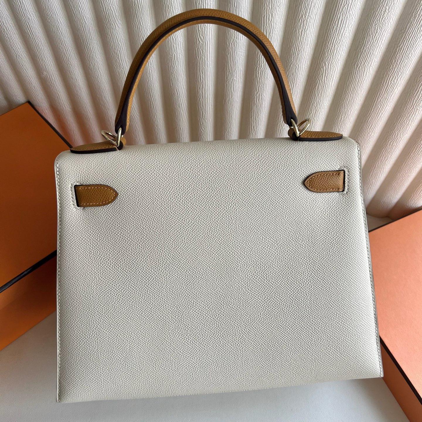 Kelly 28cm Epsom 10 milkshake white/2S sesame color Permabrass Fully handmade wax stitching, light gold buckle, customized✈️ - Image 4