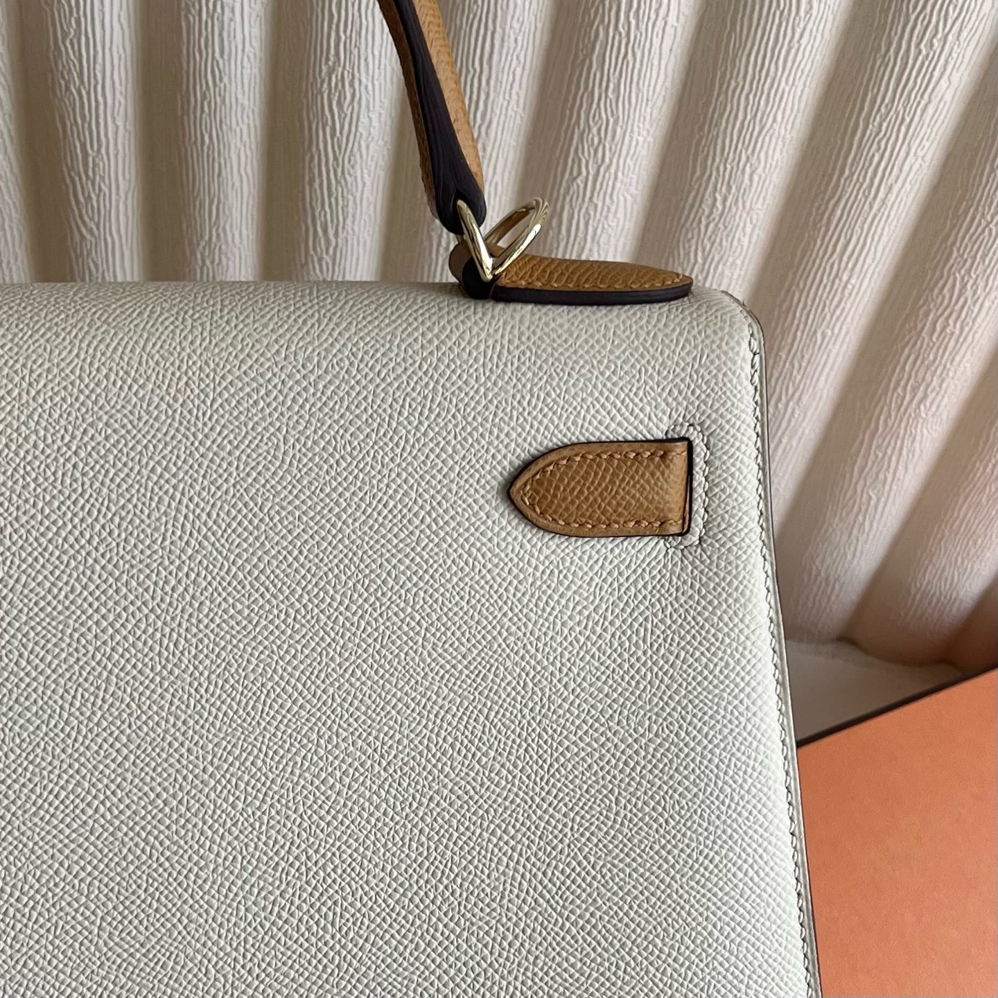 Kelly 28cm Epsom 10 milkshake white/2S sesame color Permabrass Fully handmade wax stitching, light gold buckle, customized✈️ - Image 5