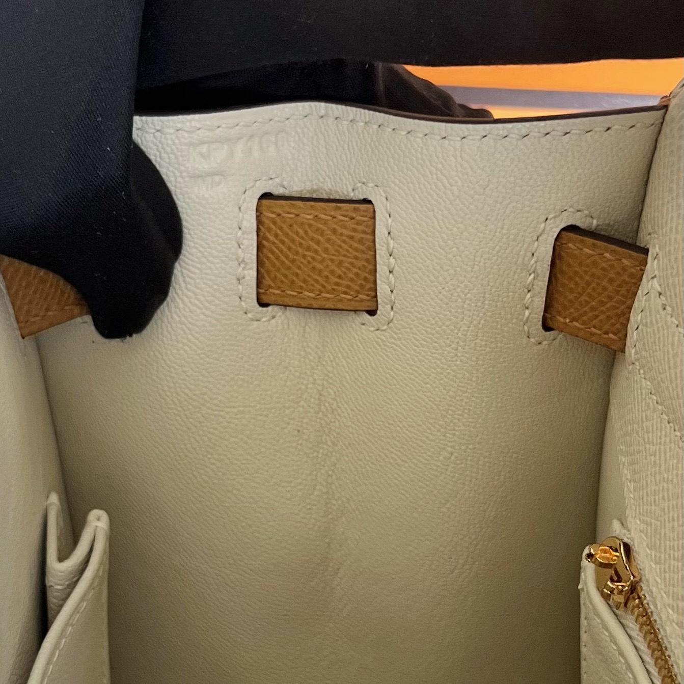 Kelly 28cm Epsom 10 milkshake white/2S sesame color Permabrass Fully handmade wax stitching, light gold buckle, customized✈️ - Image 7