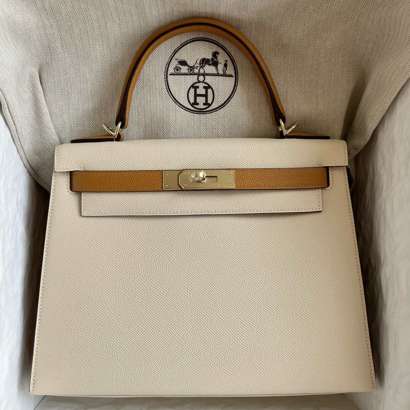 Kelly 28cm Epsom 10 milkshake white/2S sesame color Permabrass Fully handmade wax stitching, light gold buckle, customized✈️ - Image 10