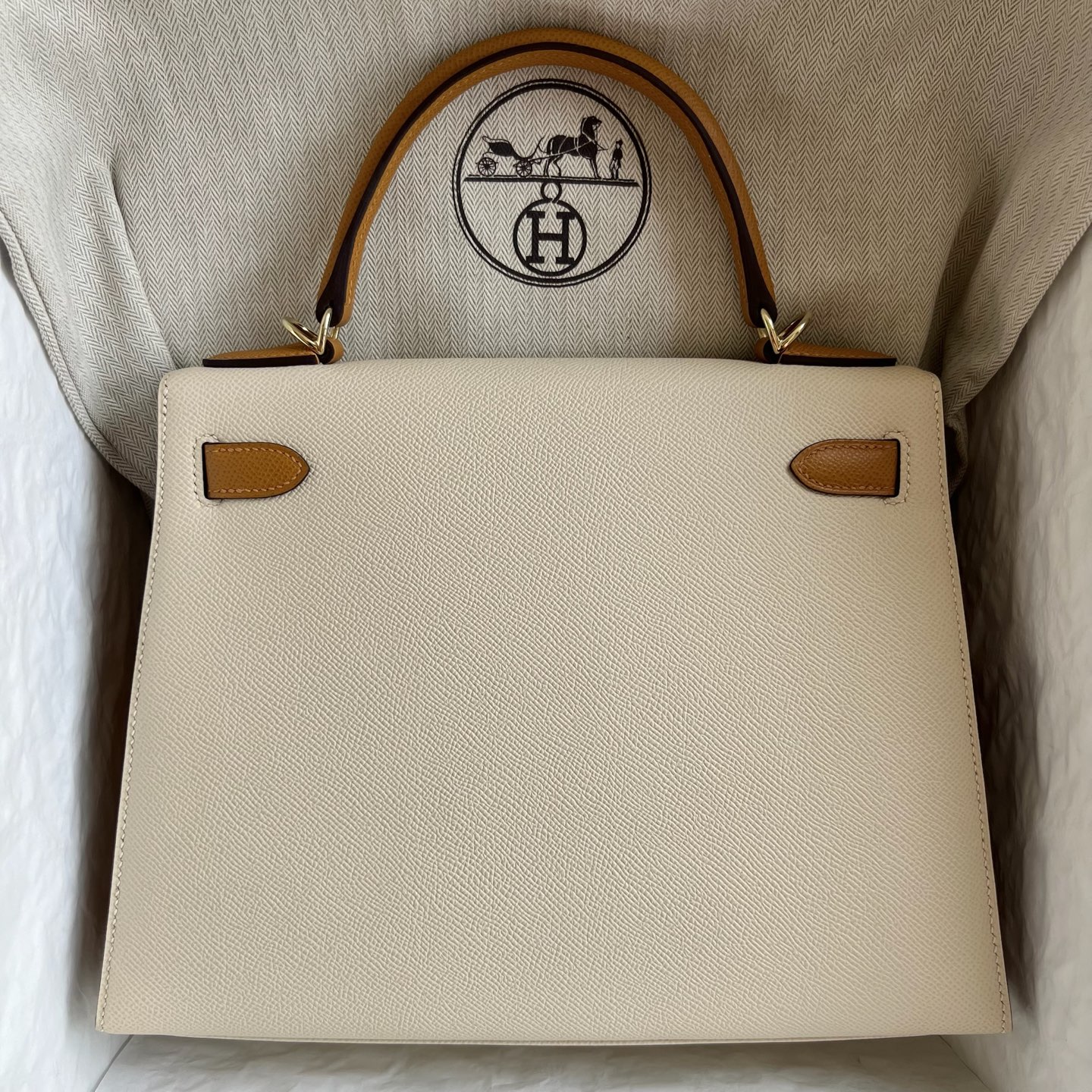 Kelly 28cm Epsom 10 milkshake white/2S sesame color Permabrass Fully handmade wax stitching, light gold buckle, customized✈️ - Image 11