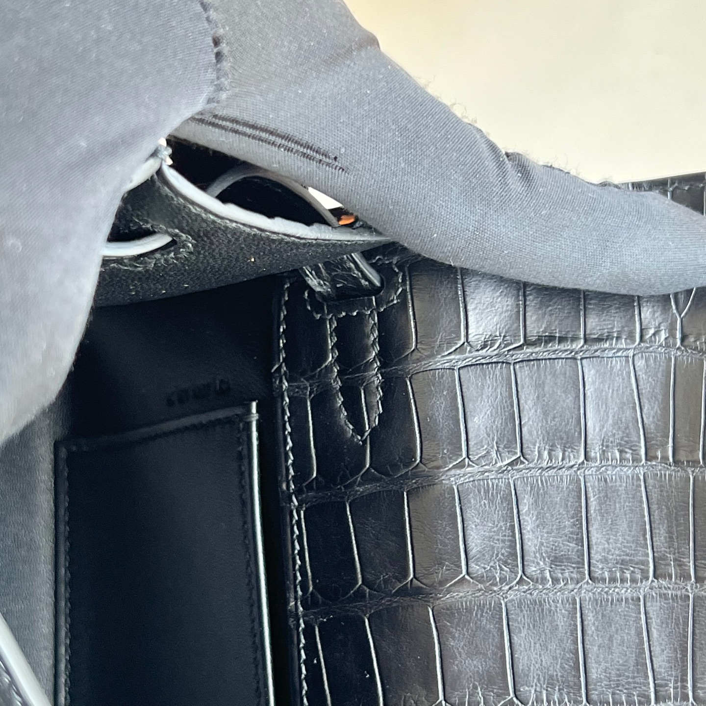MiniKelly Pochette 22cm Matte American Alligator Color: Ck89 black Noir Phw Matte Alligator Crocodile Fully handmade wax stitching Silver buckle customized✈️ - Image 4