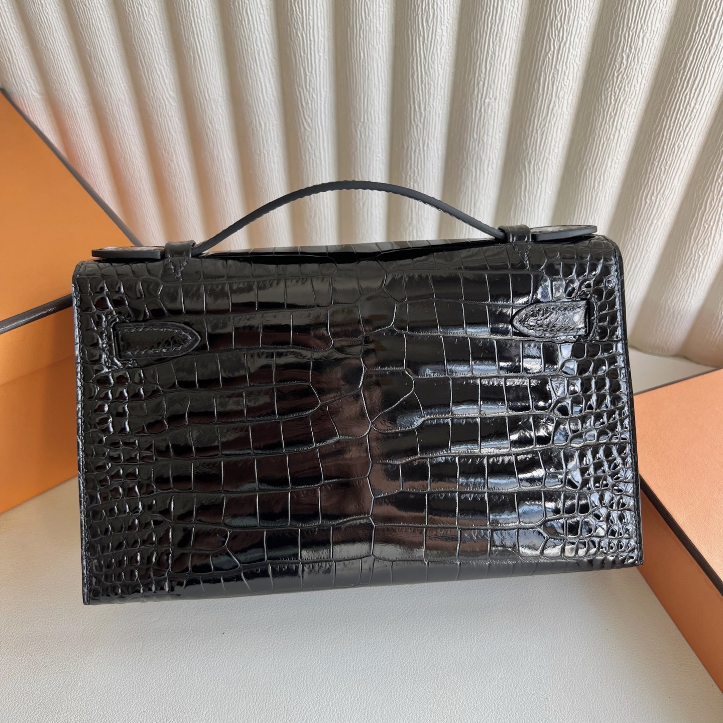 MiniKelly Pochette 22cm Glossy Inverted V Australian Crocodile Micro Beads Shiny Porosus Crocodile Color: Ck89 black Noir fully handmade wax thread sewing Gold buckle customized✈️ - Image 4