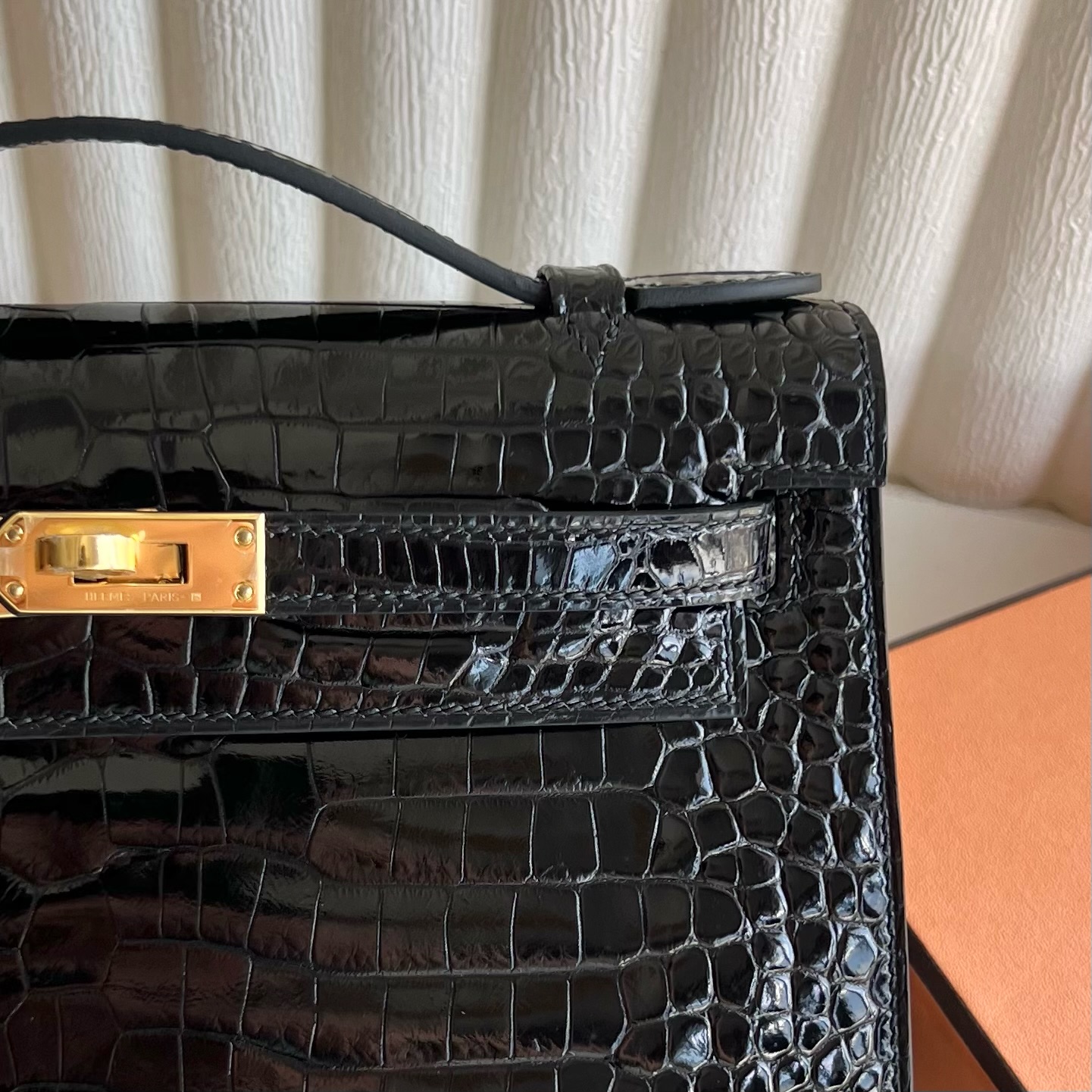 MiniKelly Pochette 22cm Glossy Inverted V Australian Crocodile Micro Beads Shiny Porosus Crocodile Color: Ck89 black Noir fully handmade wax thread sewing Gold buckle customized✈️ - Image 2