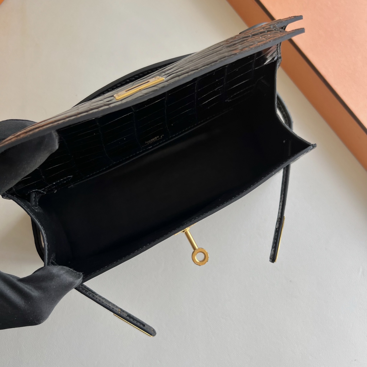 MiniKelly Pochette 22cm Glossy Inverted V Australian Crocodile Micro Beads Shiny Porosus Crocodile Color: Ck89 black Noir fully handmade wax thread sewing Gold buckle customized✈️ - Image 6