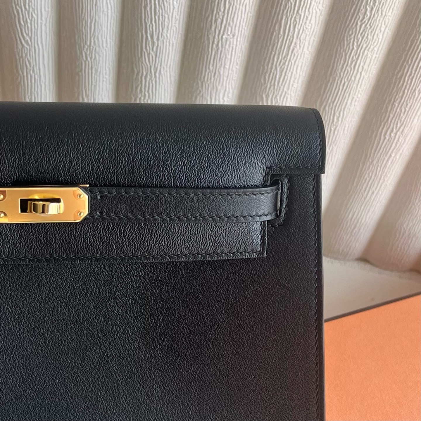 In stock Kelly danse 22cm Swift Color: Ck89 black Noir gold buckle, fully handmade wax stitching Ghw Stock - Image 2