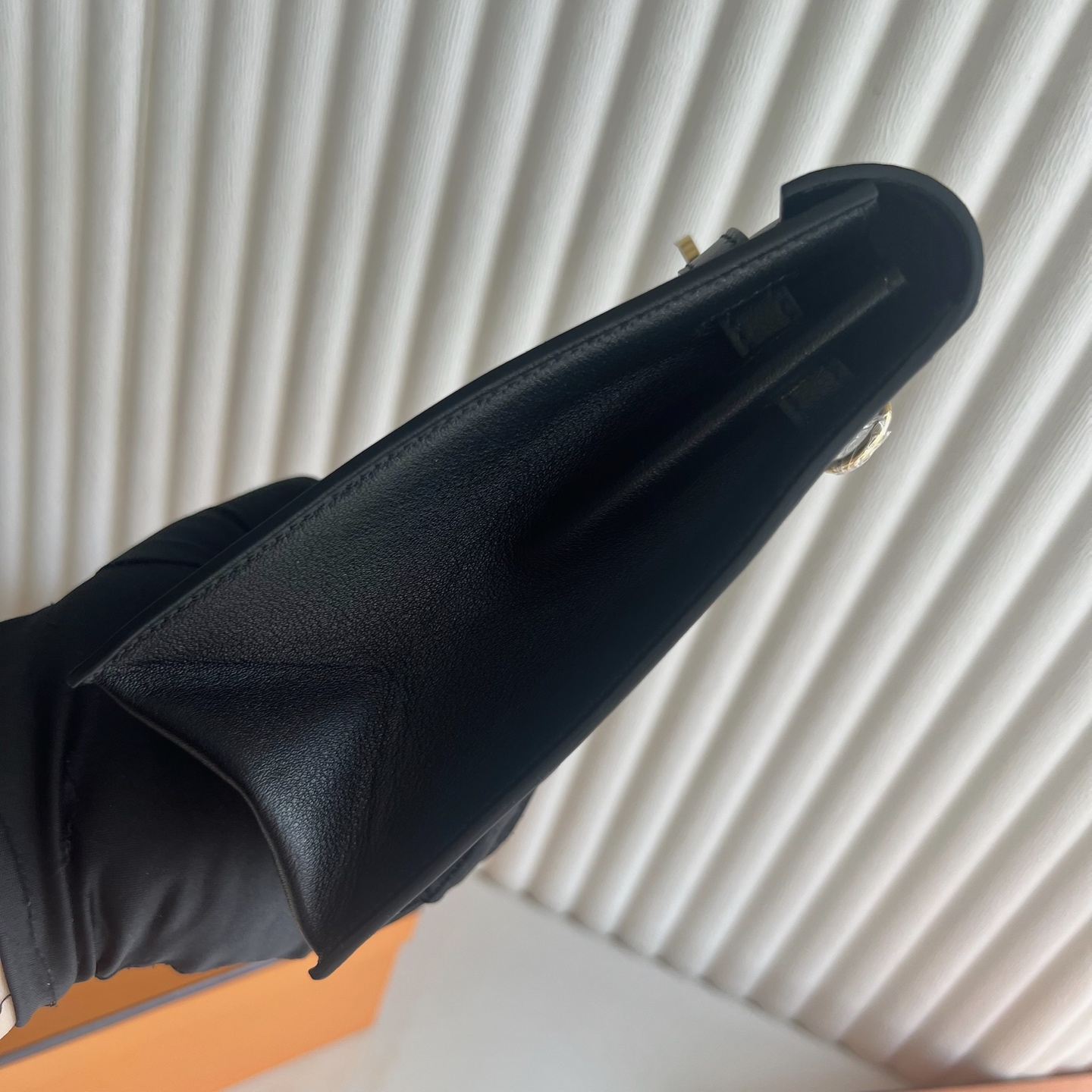 In stock Kelly danse 22cm Swift Color: Ck89 black Noir gold buckle, fully handmade wax stitching Ghw Stock - Image 3